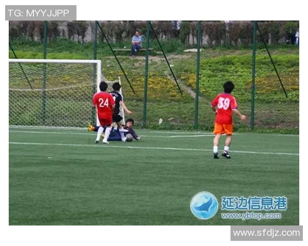 足球明星展现停球绝技引领广告潮流传递运动激情与品牌魅力